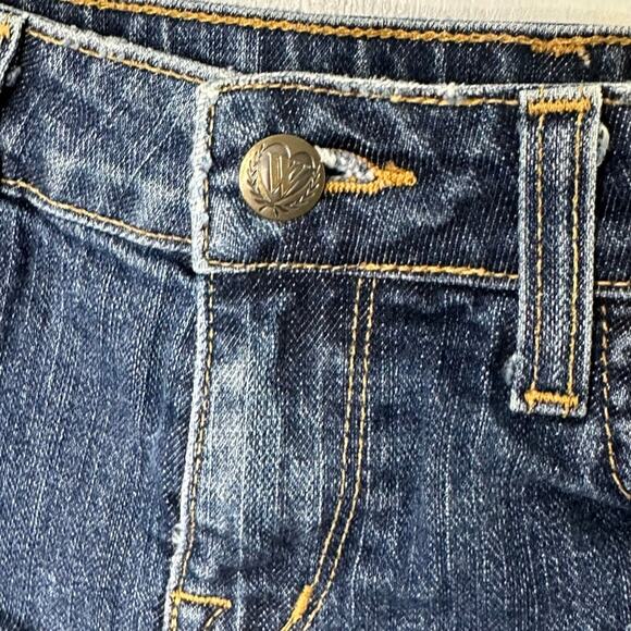WILDFOX Low Rise Distressed Cut Off Daisy Duke Jean Shorts Medium Rinse Sz 26 - Picture 5 of 7
